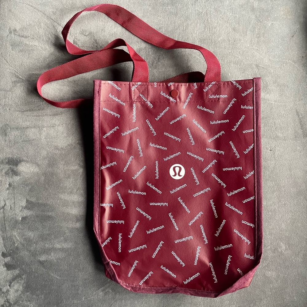 SIX small Lululemon totes